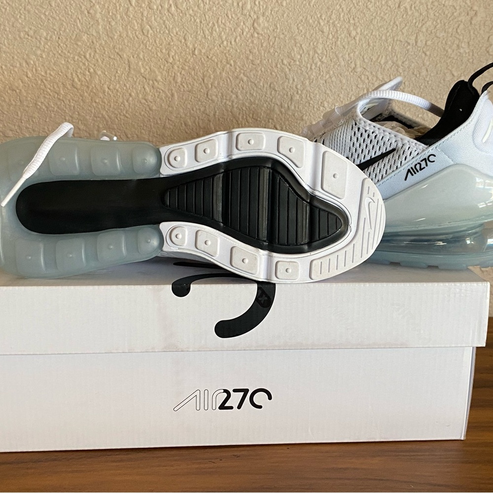 Nike Women's Air Max 270 Sneaker Black White 6.5 - Picture 5 of 16